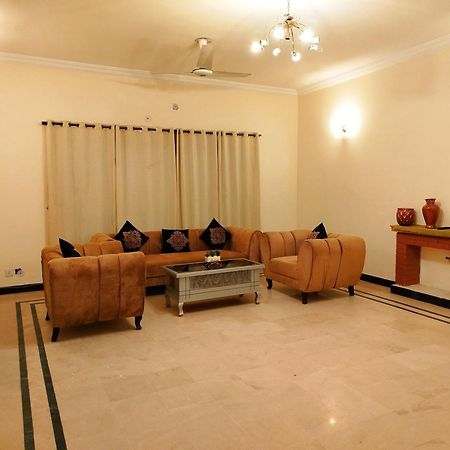 ホテル Royal Residential イスラマバード エクステリア 写真