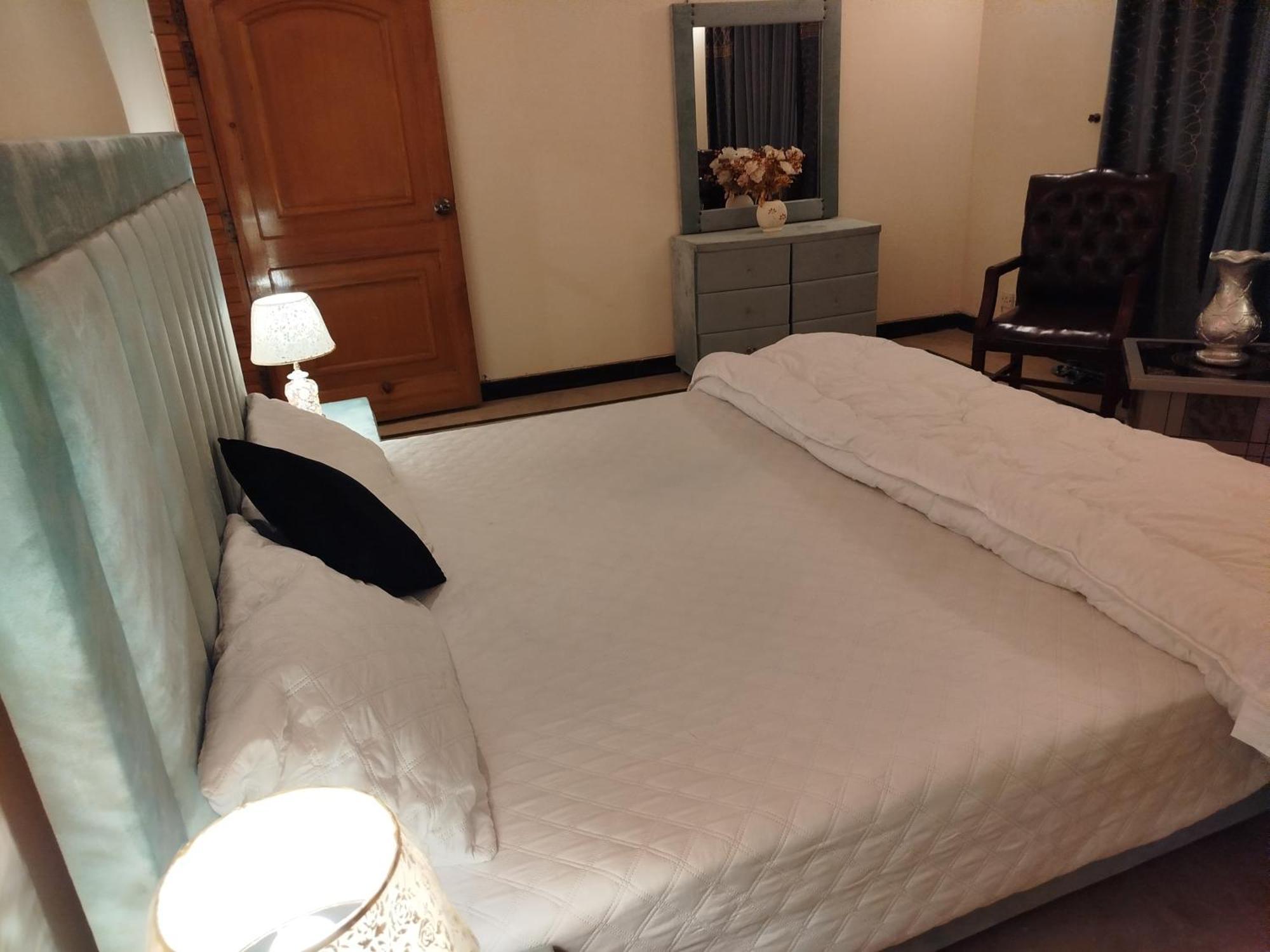 ホテル Royal Residential イスラマバード エクステリア 写真
